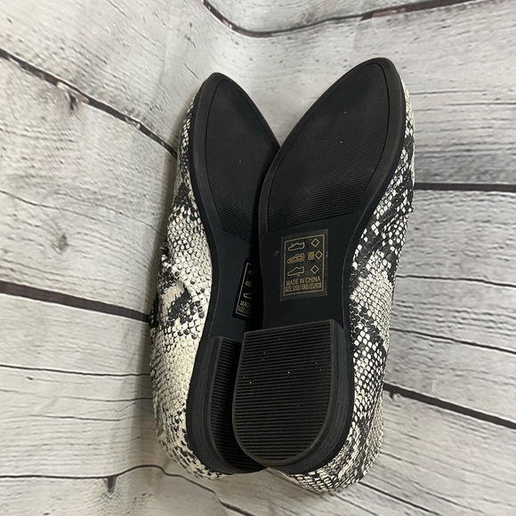 Cupid faux snakeskin flats NWOT - Picture 5 of 5